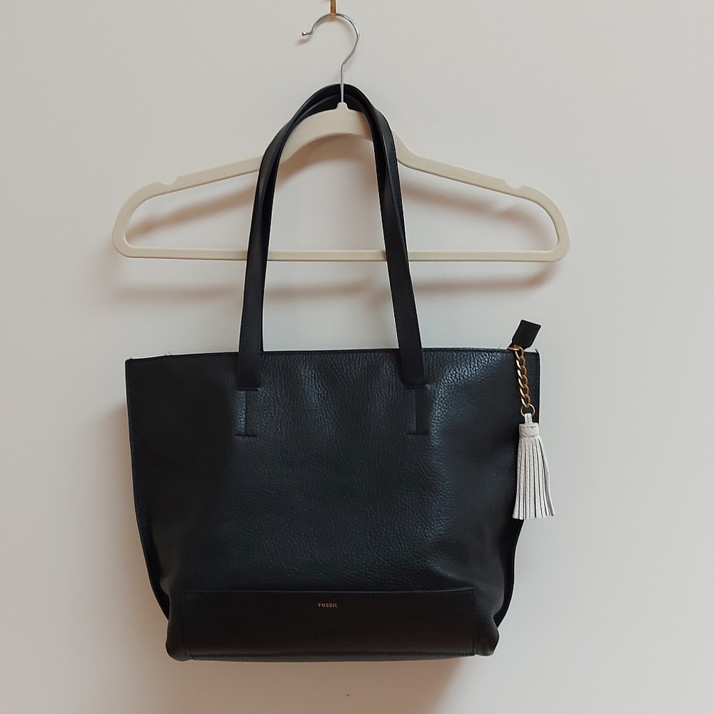 FOSSIL NWOT black leather shoulder bag with tassel